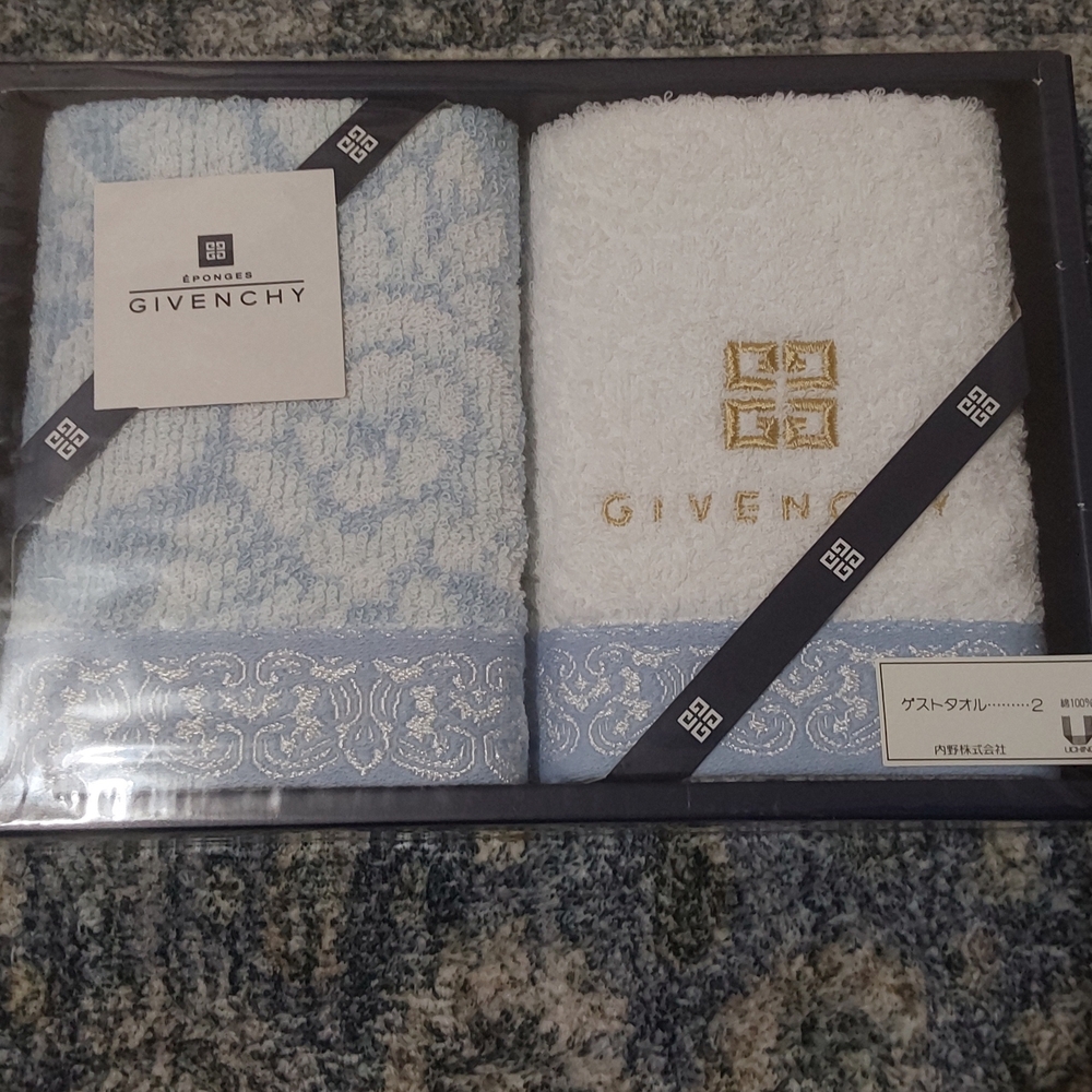 Givenchy Set Of 2 Hand Towels - A gift for your man